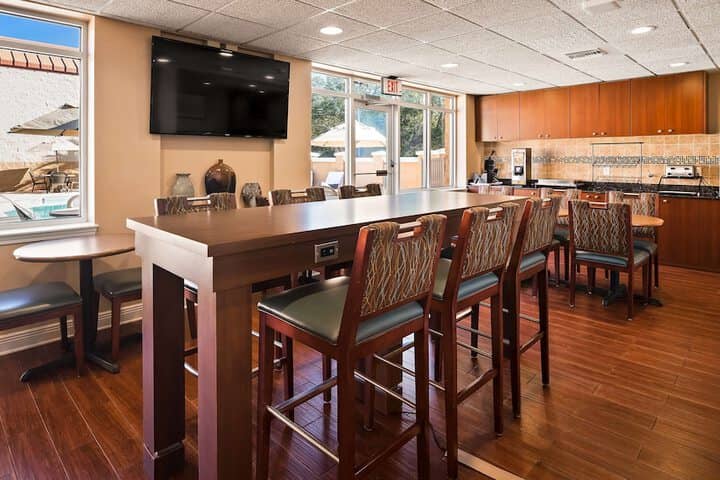 Breakfast area